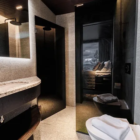 Luxury Utsun Otso Inc Hot Tub Levi